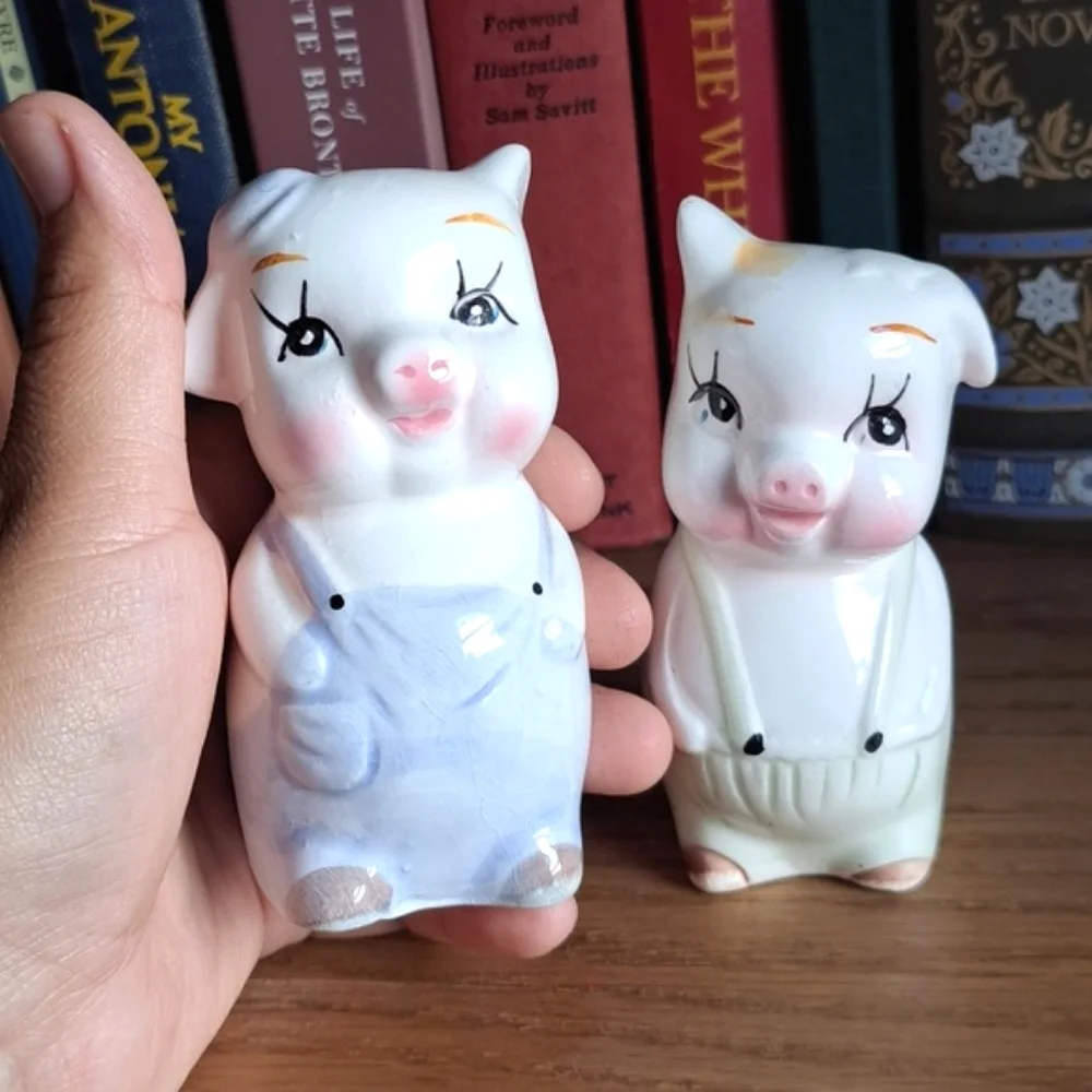 Vtg MCM Pigs Salt & Pepper Shakers Taiwan R.O.C. Original Label Piggies Ceramic